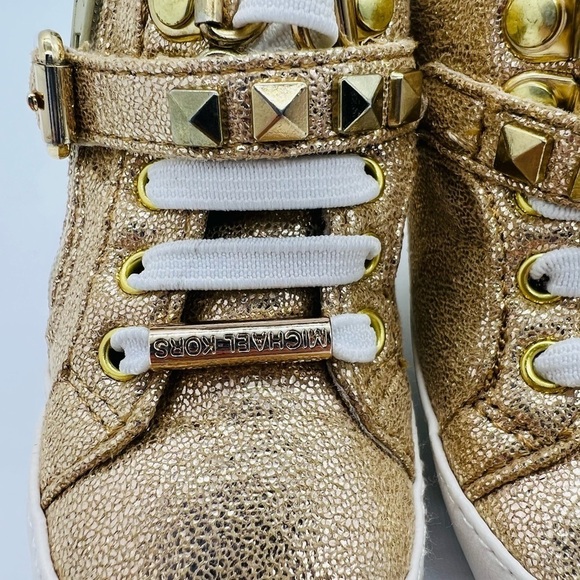 MICHAEL KORS SPARKLY GOLD BABY SNEALERS SIZE 2 VELCRO AND ZIPS - Picture 8 of 10